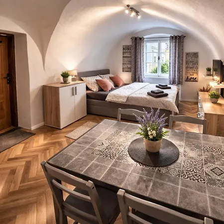 Siroka 52 דירה *